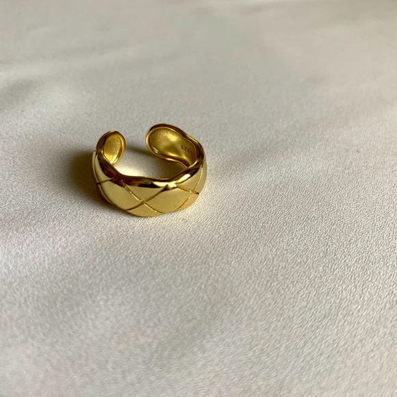 Bold Gold Crisscross Pattern Ring - Picture 2 of 6